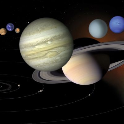 Link zur Beschreibung des Schülerworkshops „Sonnensystem zum Anfassen“ - Das Bild zeigt eine künstlerische Darstellung unseres Sonnensystems. Im Vordergrund sind Jupiter und Saturn zu sehen.