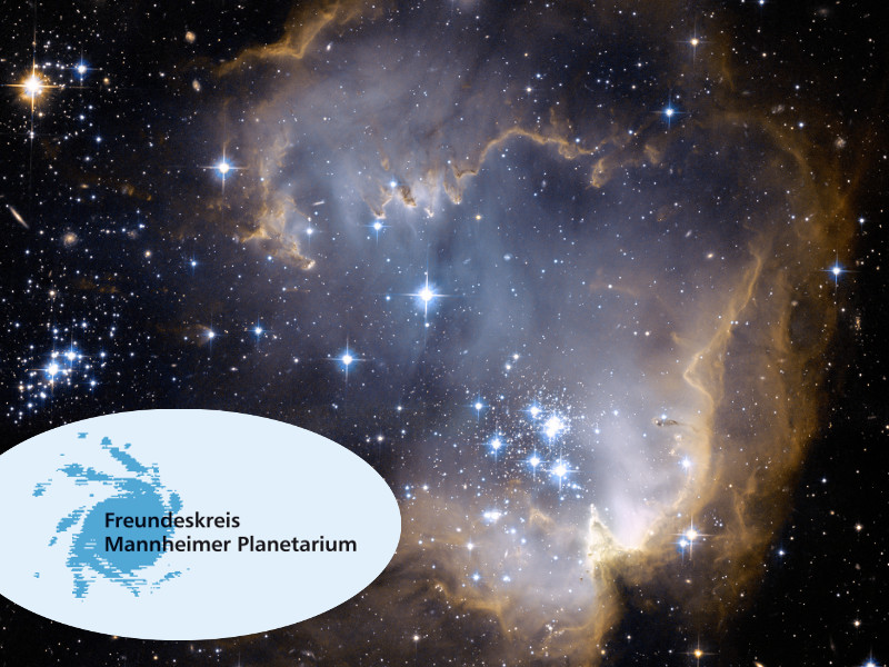 Link zur Homepage des Freundeskreis Mannheimer Planetarium e.V. mit einer Übersicht über alle Vorträge der Reihe „Astronomie am Nachmittag“ – Das Bild zeigt das Logo des Freundeskreises vor dem Zentrum des Sternentstehungsgebiets N90.