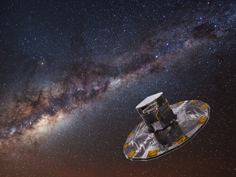 Link zur Beschreibung des Vortrags „Gaia löst ein galaktisches Puzzle - Die faszinierende Geschichte der Milchstraße“ am 20.11.2025 - Das Bild zeigt den Astrometrie-Satelliten Gaia im Weltraum vor dem Band der Milchstraße (künstlerische Darstellung). 
