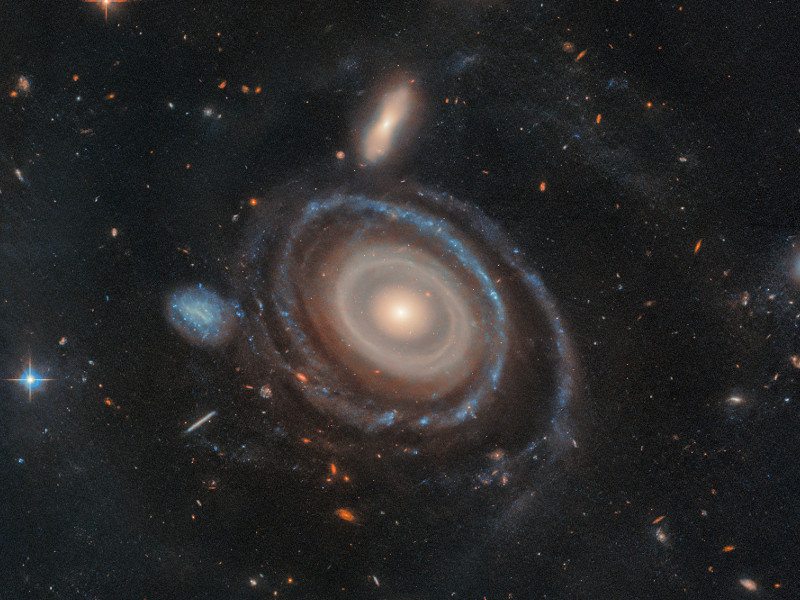 Link zur Beschreibung des Vortrags „Schönheit der Astrophysik“ am 30.10.2025 - Das Bild zeigt die Galaxie LEDA 1313424. 