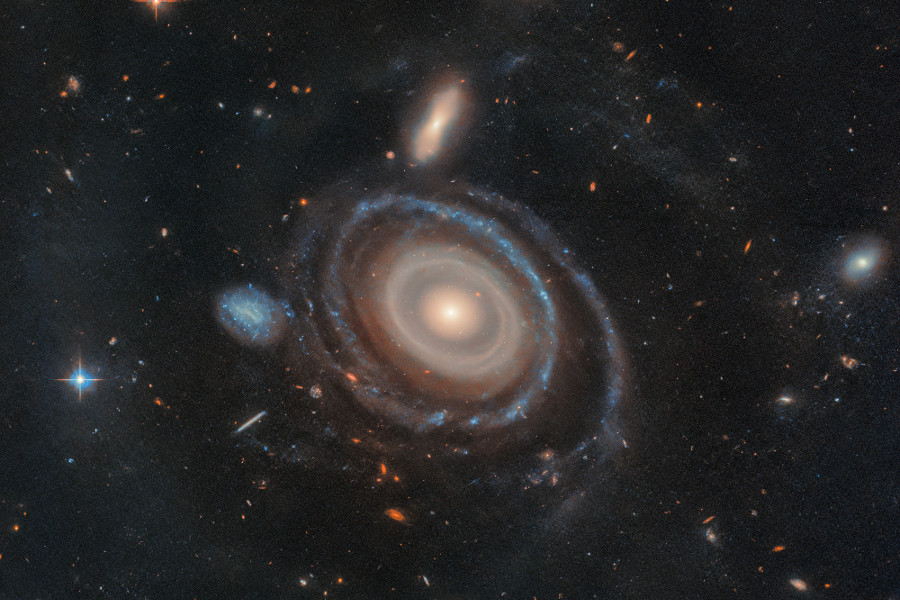 Das Bild zeigt die Galaxie LEDA 1313424. Das Bild zeigt die Galaxie LEDA 1313424.