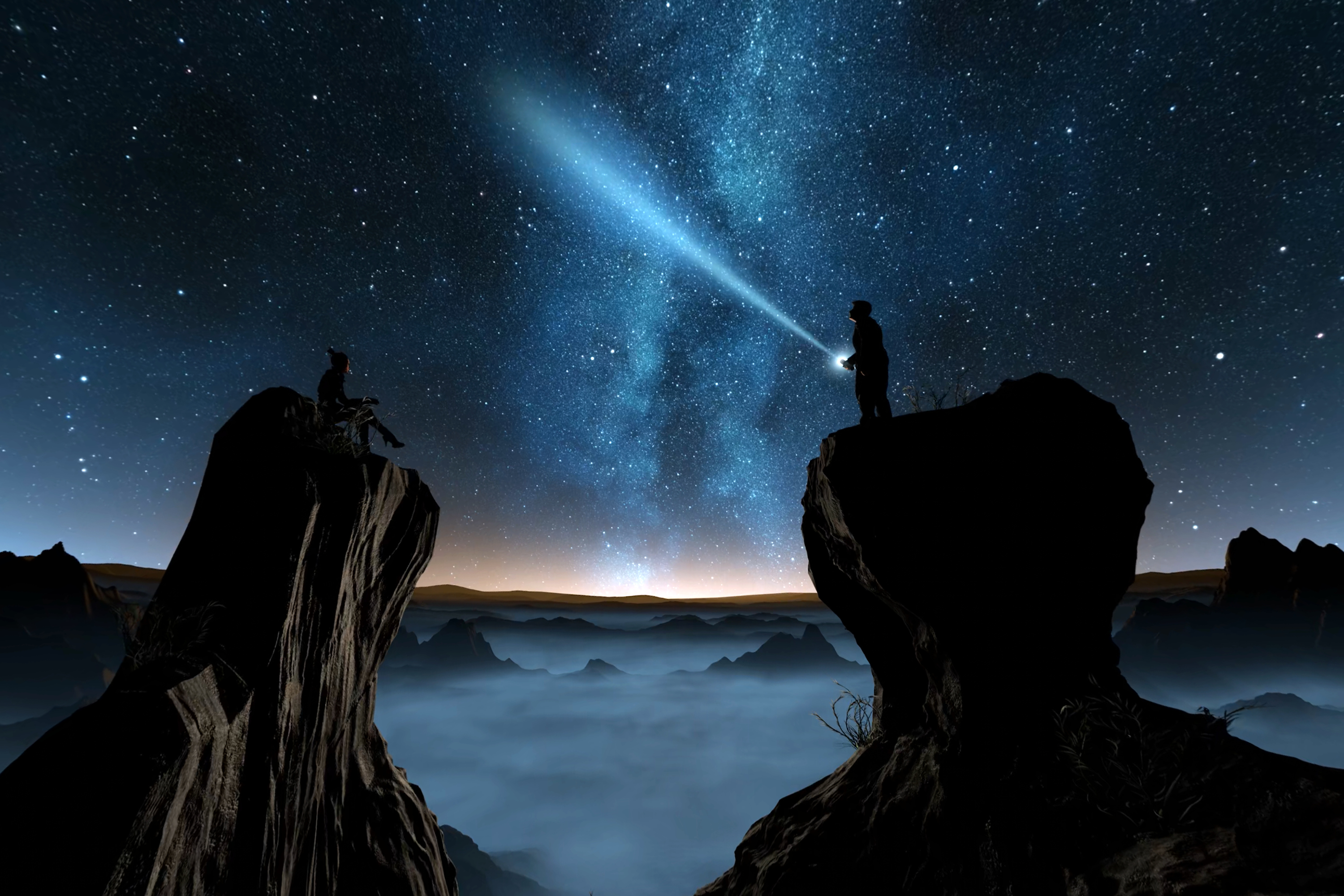 Szene aus „Space Tour“: Zwei Personen befinden sich in einer hügeligen Landschaft und betrachten den Sternhimmel und die Milchstraße. Eine der beiden Personen leuchtet mit einer Taschenlampe in den Nachthimmel (künstlerische Darstellung). Szene aus „Space Tour“: Zwei Personen befinden sich in einer hügeligen Landschaft und betrachten den Sternhimmel und die Milchstraße. Eine der beiden Personen leuchtet mit einer Taschenlampe in den Nachthimmel (künstlerische Darstellung).
