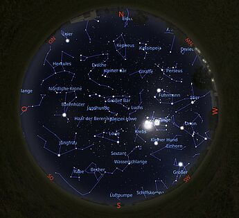 Das Bild zeigt eine Sternkarte mit dem Sternenhimmel am 28.02.2026 um 0:00 Uhr.