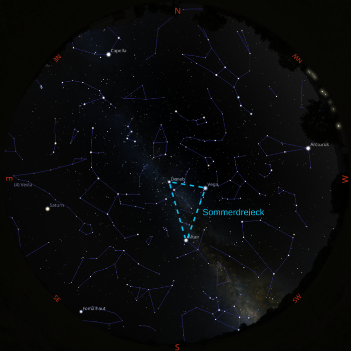 Das Bild zeigt das Sommerdreieck am 15.09.2026 um 22:00 Uhr.
