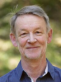 Das Bild zeigt den Astrophysiker Thomas Bührke. 